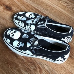 Skull slip on vans